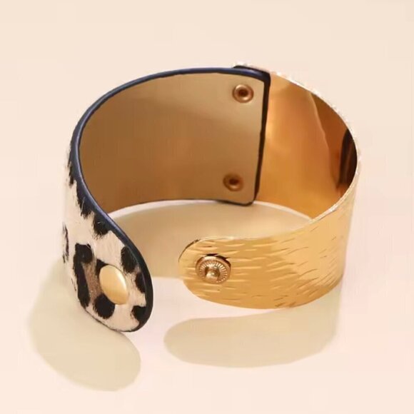 New Statement Leopard Print Bracelet Gold Textured Metal Wide Animal Print - Picture 5 of 8